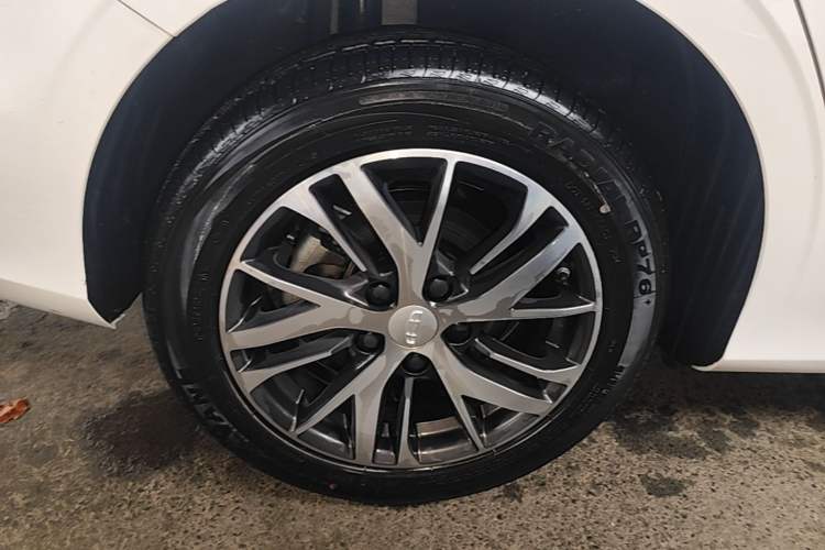 Used Geely Auto Emgrand 2025 4th Generation 1.5L CVT Longteng Edition Right Rear Wheel Hub