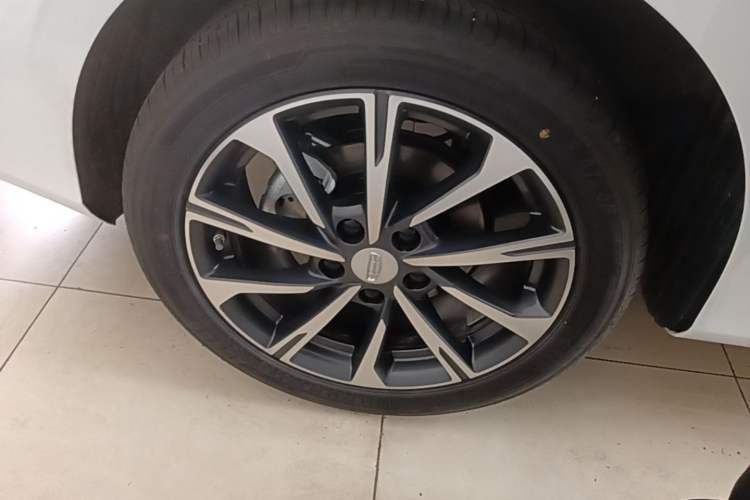 Used Geely Auto Emgrand 2025 4th Generation 1.5L CVT Luxury Version Right Rear Wheel Hub
