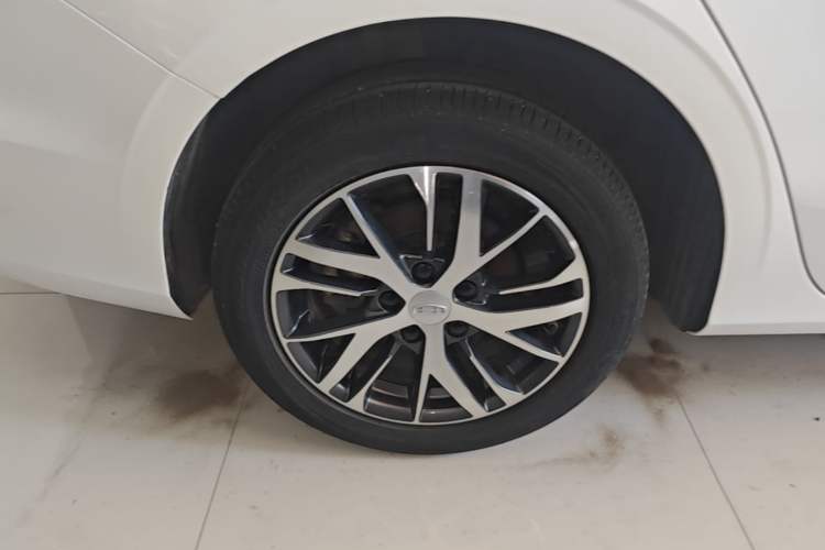 Used Geely Auto Emgrand 2025 4th Generation 1.5L CVT Longteng Edition Right Rear Wheel Hub