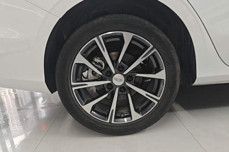 Used Geely Auto Emgrand 2025 4th Generation 1.5L CVT Luxury Version Right Rear Wheel Hub