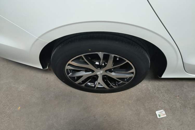 Used Geely Auto Emgrand 2025 4th Generation 1.5L CVT Longteng Edition Right Rear Wheel Hub