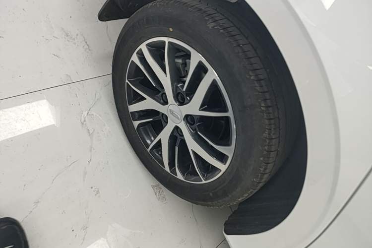 Used Geely Auto Emgrand 2025 4th Generation 1.5L CVT Starry Edition Right Rear Wheel Hub