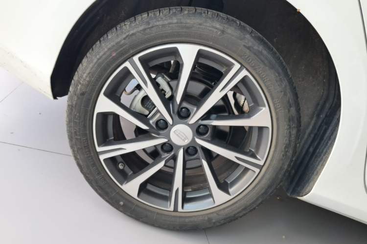 Used Geely Auto Emgrand 2025 4th Generation 1.5L CVT Flagship Version Right Rear Wheel Hub