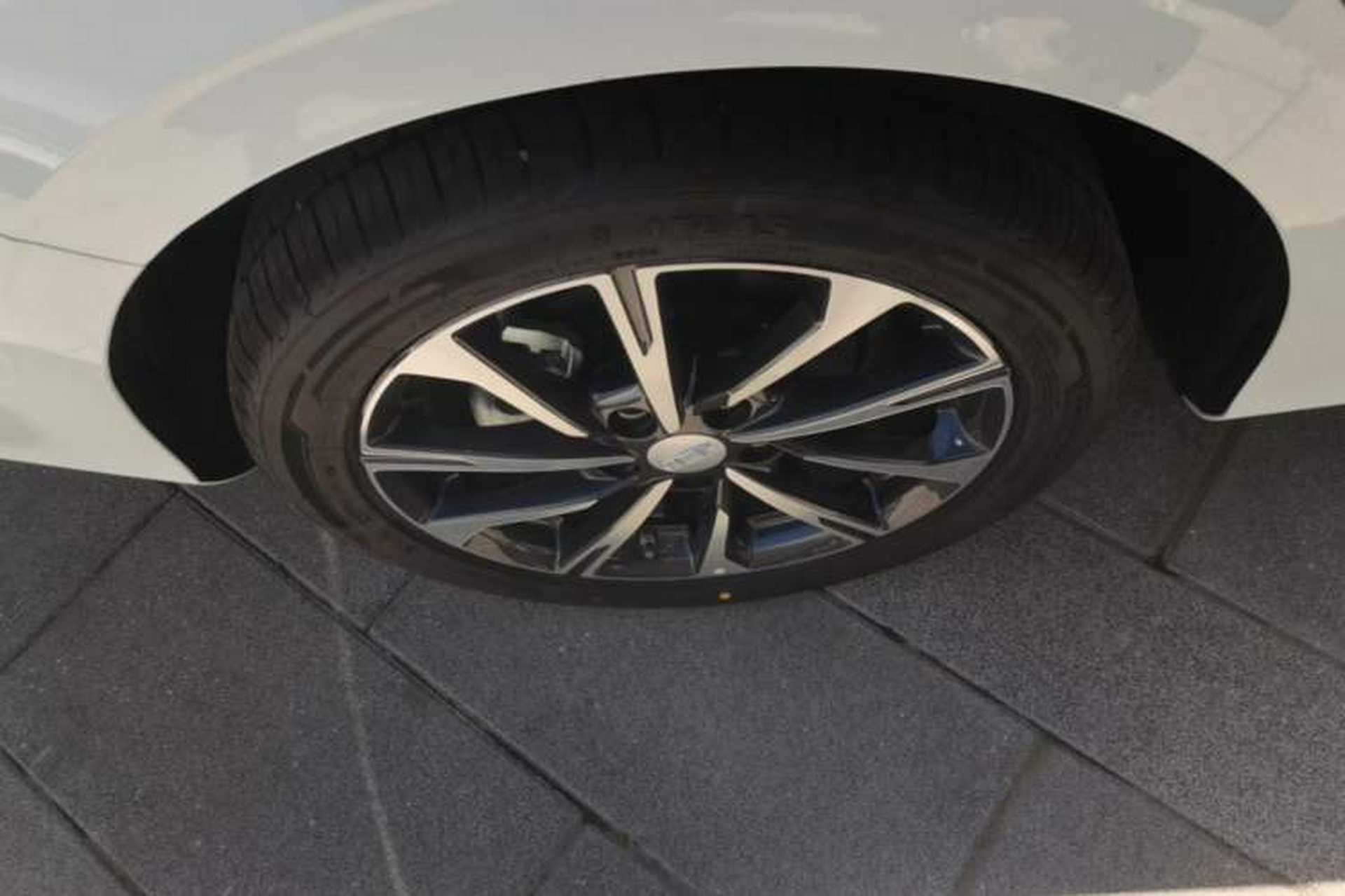 Used Geely Auto Emgrand 2025 4th Generation 1.5L CVT Luxury Version Right Rear Wheel Hub