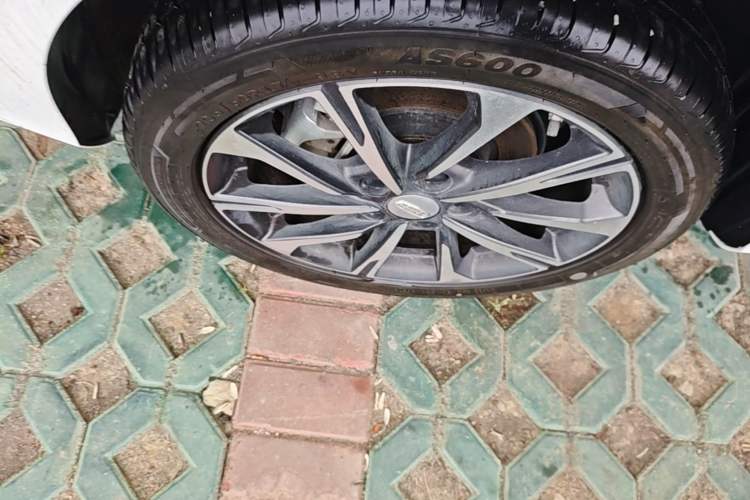 Used Geely Auto Emgrand 2025 4th Generation 1.5L CVT Flagship Version Right Rear Wheel Hub