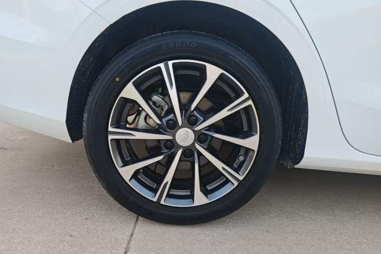 Used Geely Auto Emgrand 2025 4th Generation 1.5L CVT Luxury Version Right Rear Wheel Hub