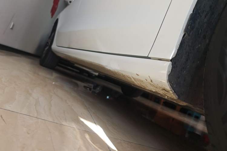 Used Geely Auto Emgrand 2025 4th Generation 1.5L CVT Starry Edition Right Side Sill