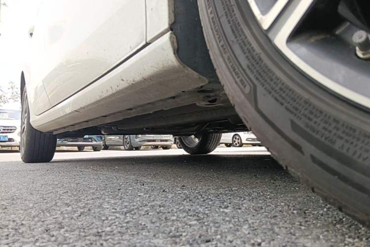 Used Geely Auto Emgrand 2025 4th Generation 1.5L CVT Luxury Version Right Side Sill