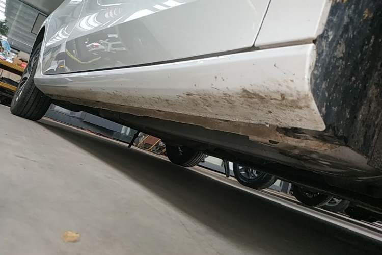 Used Geely Auto Emgrand 2025 4th Generation 1.5L CVT Longteng Edition Right Side Sill