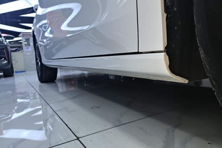 Used Geely Auto Emgrand 2025 4th Generation 1.5L CVT Flagship Version Right Side Sill