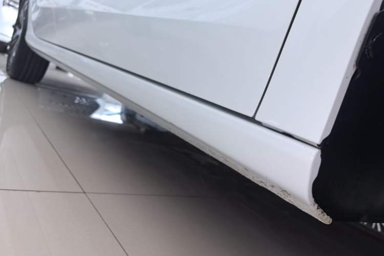 Used Geely Auto Emgrand 2025 4th Generation 1.5L Manual – Dragon Edition Right Side Sill