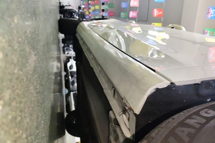 Used Geely Auto Emgrand 2025 4th Generation 1.5L CVT Longteng Edition Right Side Sill