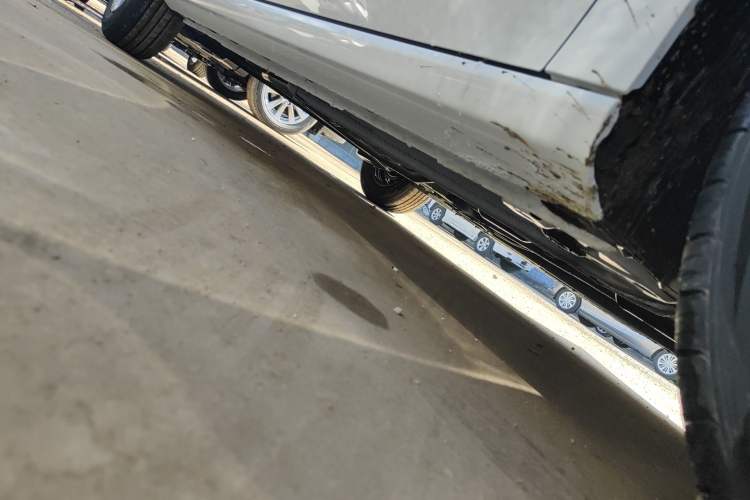 Used Geely Auto Emgrand 2025 4th Generation 1.5L Manual - Starry Edition Right Side Sill