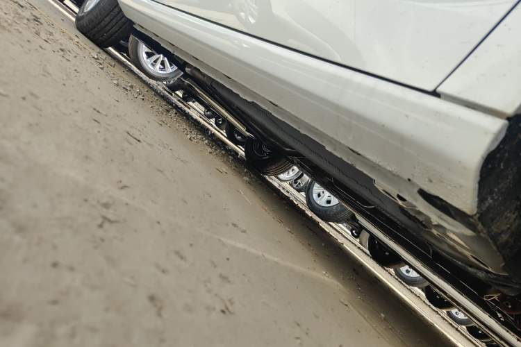 Used Geely Auto Emgrand 2025 4th Generation 1.5L Manual - Starry Edition Right Side Sill