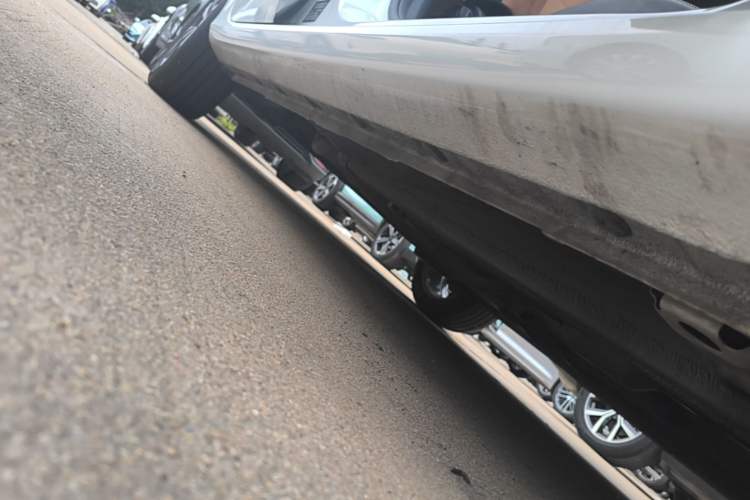 Used Geely Auto Emgrand 2025 4th Generation 1.5L CVT Flagship Version Right Side Sill