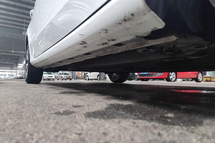 Used Geely Auto Emgrand 2025 4th Generation 1.5L CVT Longteng Edition Right Side Sill
