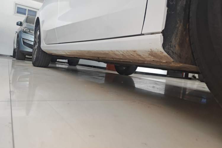Used Geely Auto Emgrand 2025 4th Generation 1.5L CVT Longteng Edition Right Side Sill
