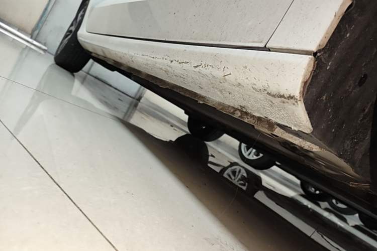 Used Geely Auto Emgrand 2025 4th Generation 1.5L CVT Longteng Edition Right Side Sill