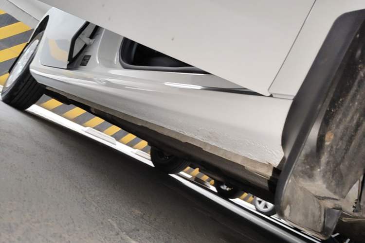 Used Geely Auto Emgrand 2025 4th Generation 1.5L Manual - Starry Edition Right Side Sill