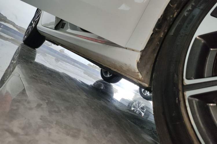 Used Geely Auto Emgrand 2025 4th Generation 1.5L CVT Flagship Version Right Side Sill