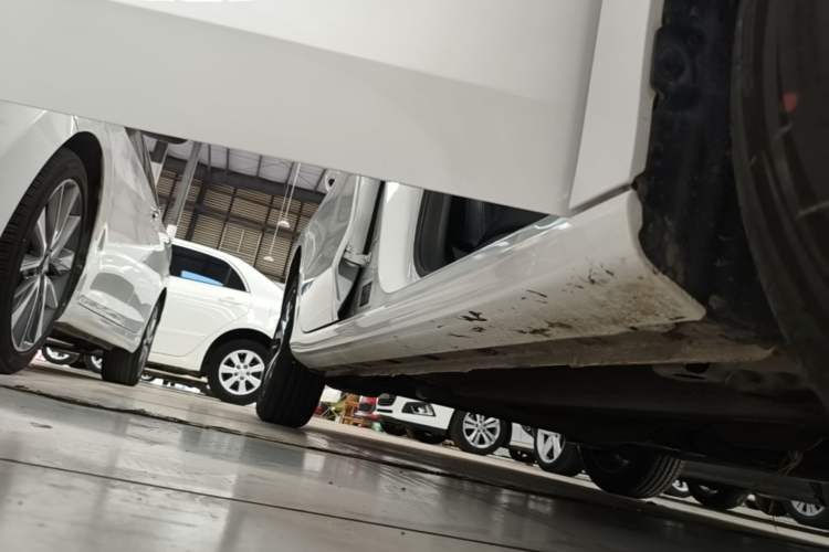 Used Geely Auto Emgrand 2025 4th Generation 1.5L CVT Longteng Edition Right Side Sill