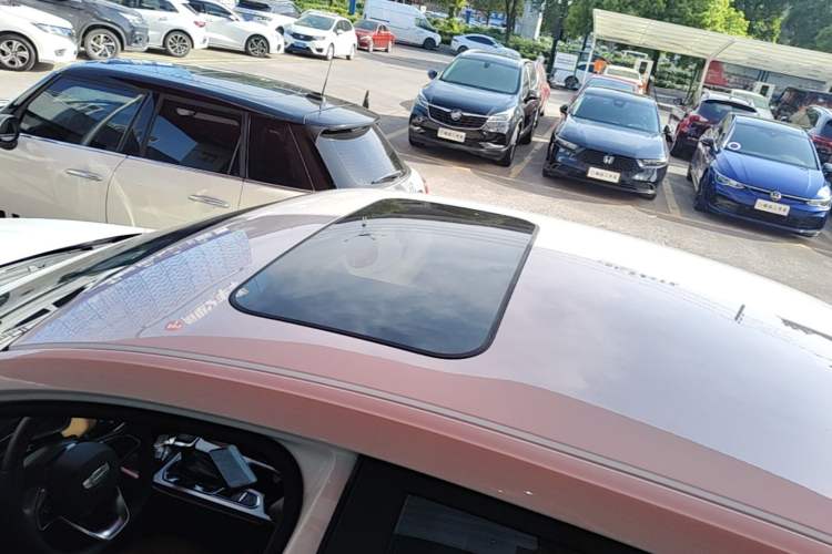 Used Geely Auto Emgrand 2025 4th Generation 1.5L CVT Flagship Version Roof