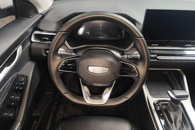 Used Geely Auto Emgrand 2025 4th Generation 1.5L CVT Longteng Edition Steering Wheel