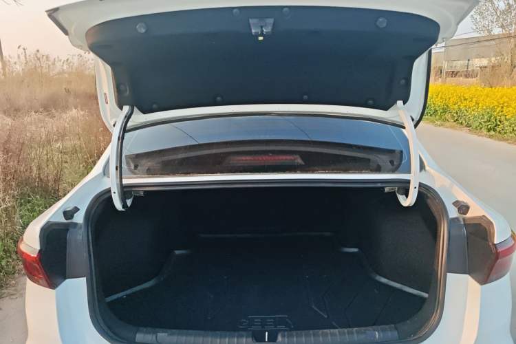 Used Geely Auto Emgrand 2025 4th Generation 1.5L CVT Luxury Version Trunk