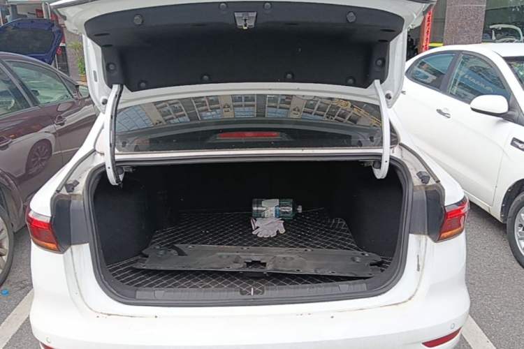 Used Geely Auto Emgrand 2025 4th Generation 1.5L CVT Luxury Version Trunk