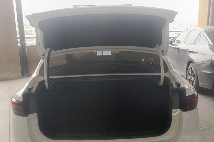 Used Geely Auto Emgrand 2025 4th Generation 1.5L CVT Luxury Version Trunk