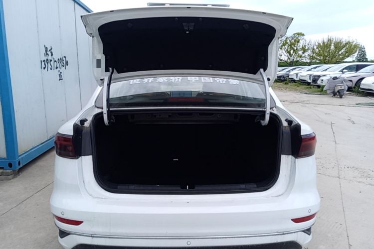 Used Geely Auto Emgrand 2025 4th Generation 1.5L CVT Flagship Version Trunk