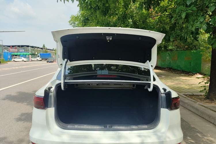 Used Geely Auto Emgrand 2025 4th Generation 1.5L CVT Luxury Version Trunk