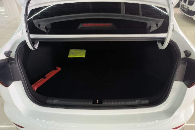 Used Geely Auto Emgrand 2025 4th Generation 1.5L CVT Luxury Version Trunk