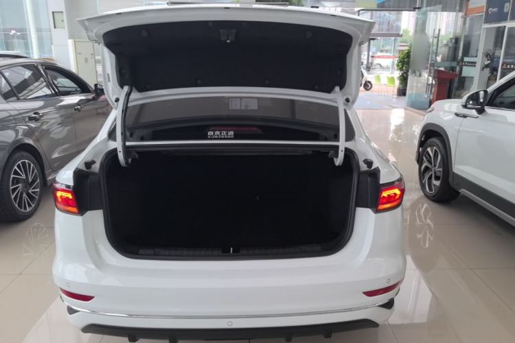 Used Geely Auto Emgrand 2025 4th Generation 1.5L Manual – Dragon Edition Trunk