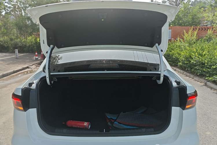 Used Geely Auto Emgrand 2025 4th Generation 1.5L CVT Longteng Edition Trunk