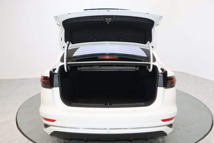 Used Geely Auto Emgrand 2025 4th Generation 1.5L CVT Flagship Version Trunk