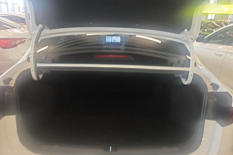 Used Geely Auto Emgrand 2025 4th Generation 1.5L CVT Flagship Version Trunk