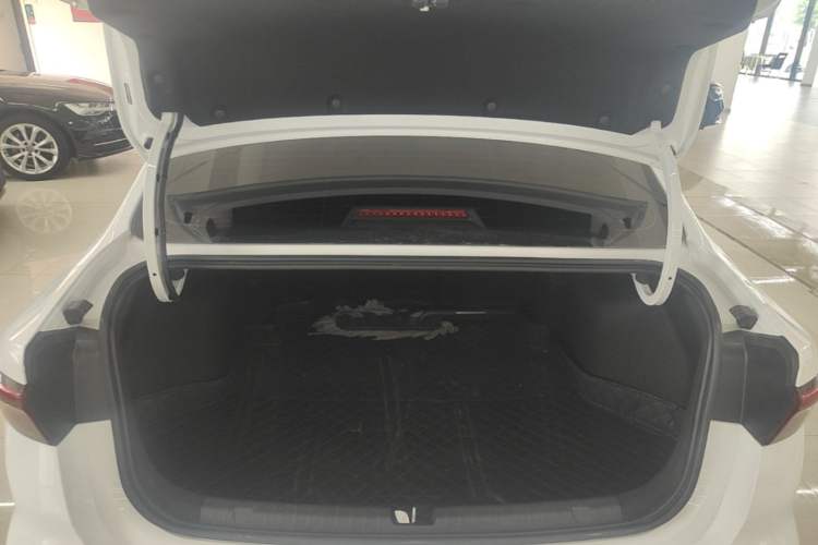 Used Geely Auto Emgrand 2025 4th Generation 1.5L Manual – Dragon Edition Trunk
