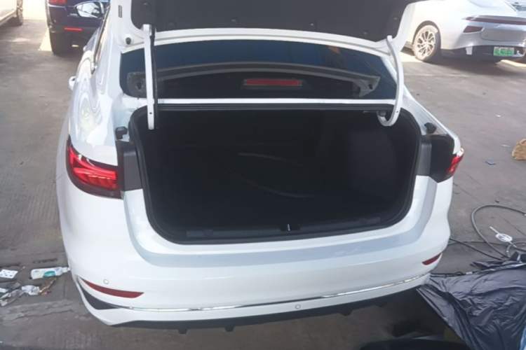 Used Geely Auto Emgrand 2025 4th Generation 1.5L CVT Luxury Version Trunk