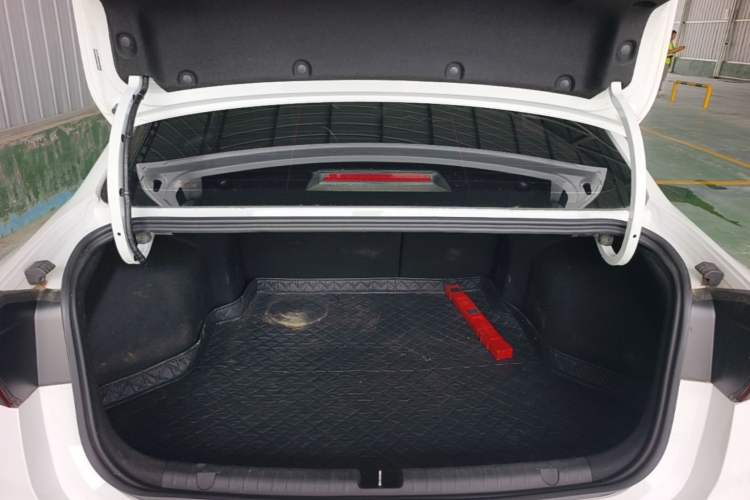 Used Geely Auto Emgrand 2025 4th Generation 1.5L CVT Luxury Version Trunk