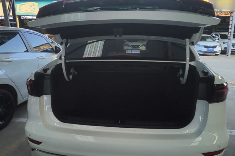 Used Geely Auto Emgrand 2025 4th Generation 1.5L CVT Flagship Version Trunk