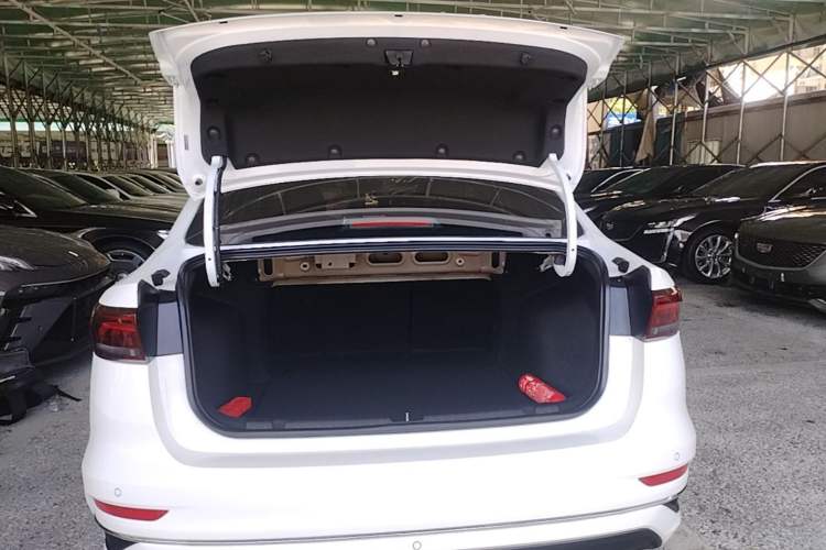 Used Geely Auto Emgrand 2025 4th Generation 1.5L CVT Longteng Edition Trunk