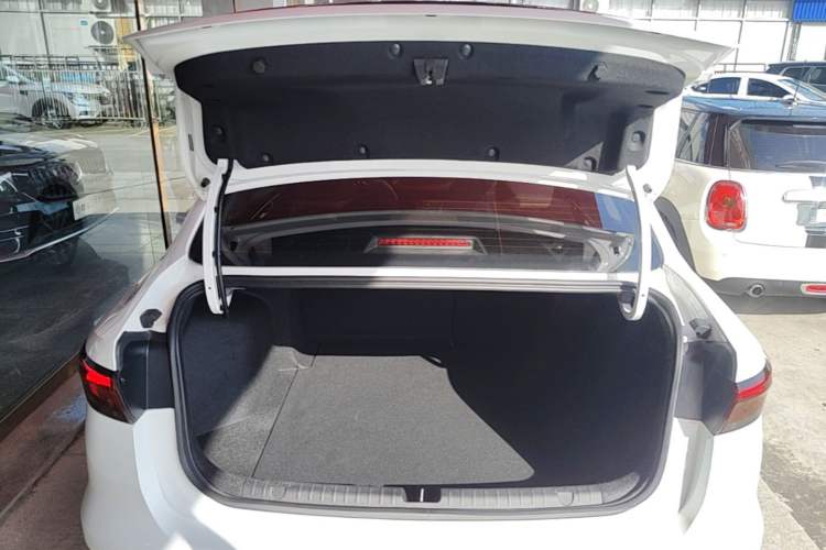 Used Geely Auto Emgrand 2025 4th Generation 1.5L CVT Flagship Version Trunk