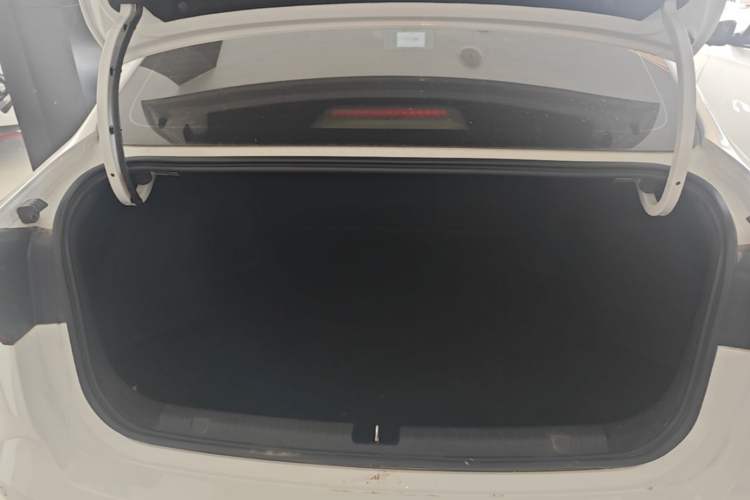 Used Geely Auto Emgrand 2025 4th Generation 1.5L CVT Longteng Edition Trunk