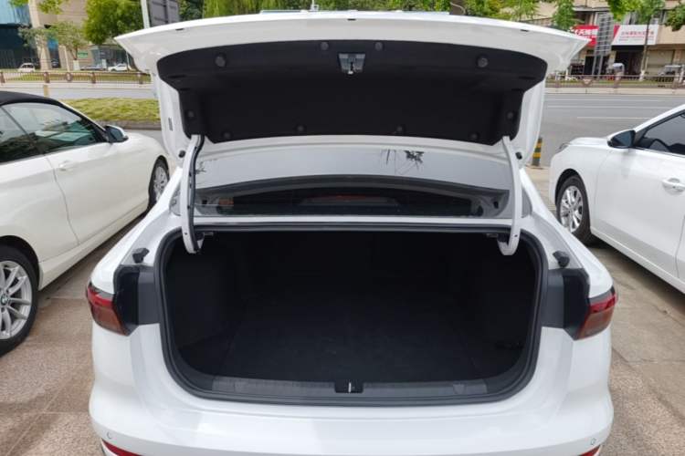 Used Geely Auto Emgrand 2025 4th Generation 1.5L Manual – Dragon Edition Trunk