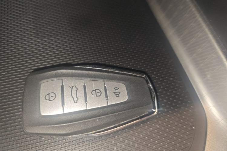 Used Geely Auto Emgrand 2025 4th Generation 1.5L CVT Flagship Version Vehicle Key