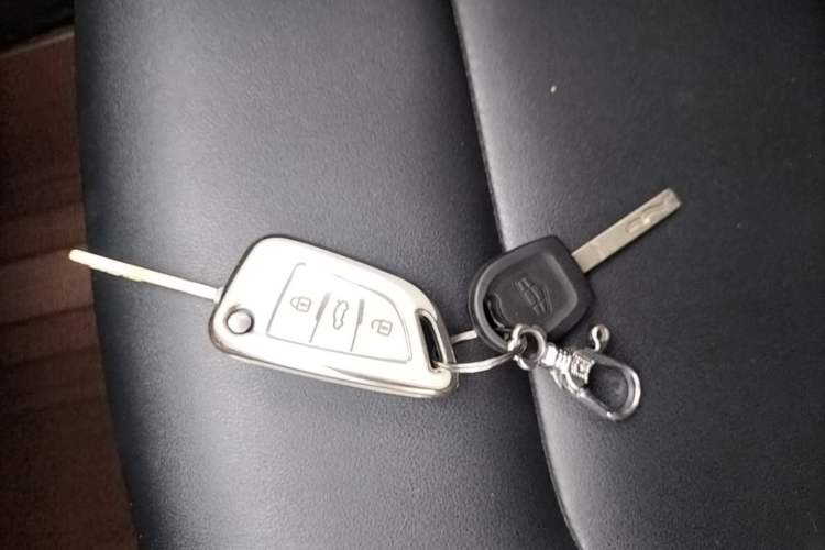 Used Geely Auto Emgrand 2025 4th Generation 1.5L Manual – Dragon Edition Vehicle Key