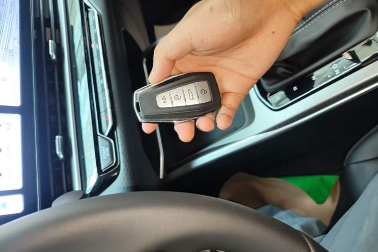 Used Geely Auto Emgrand 2025 4th Generation 1.5L CVT Longteng Edition Vehicle Key