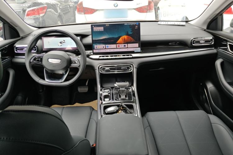 Used Geely Auto Emgrand 2026 Model 5th Generation 1.5L CVT Prestige Edition Center Console