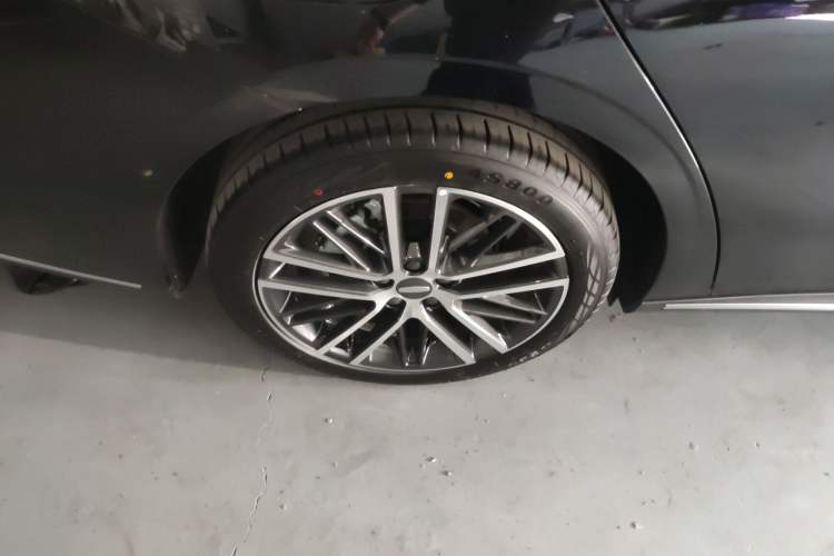 Used Geely Auto Emgrand 2026 Model 5th Generation 1.5T DCT Flagship Edition Exterior 2